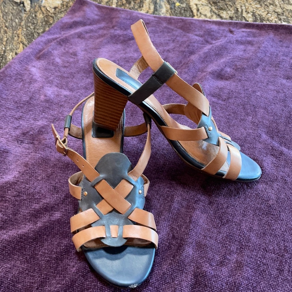 Clarks Blue and tan heels